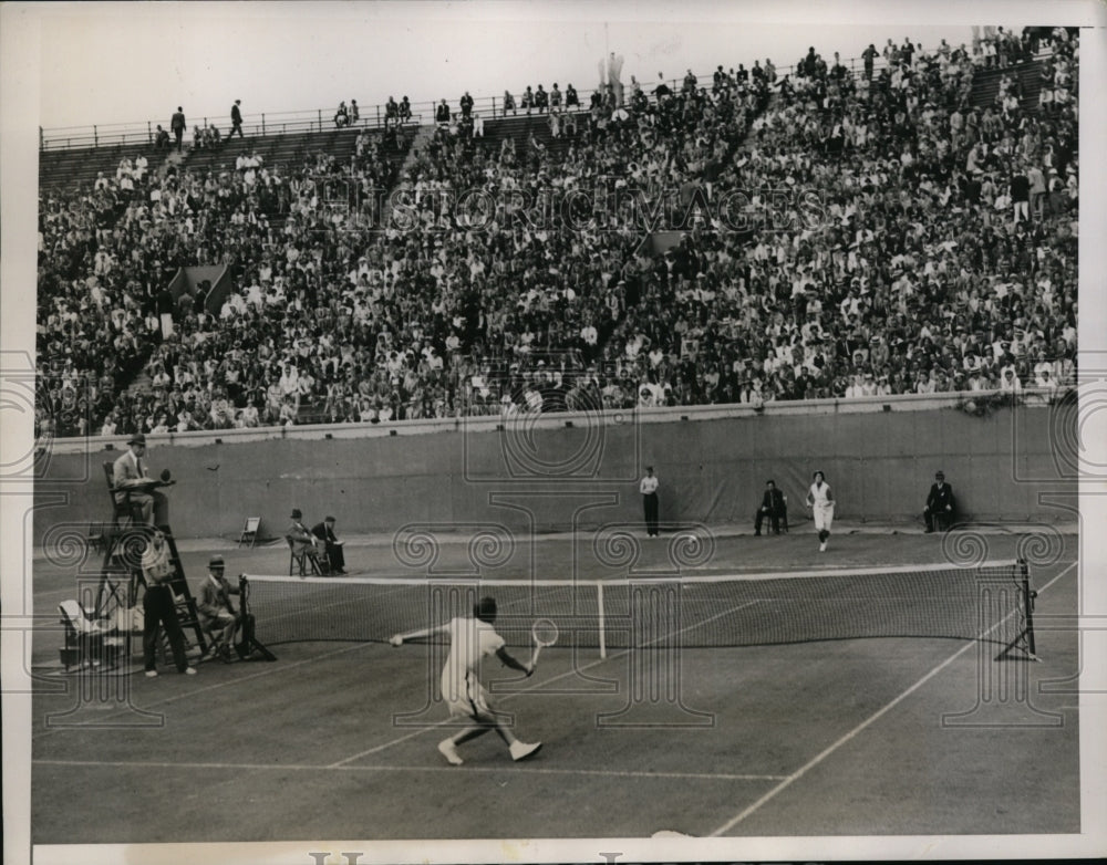 1935 Press Photo Helen Jacobs vs Evelyn Dearman at Womens Tennis in NY- Historic Images