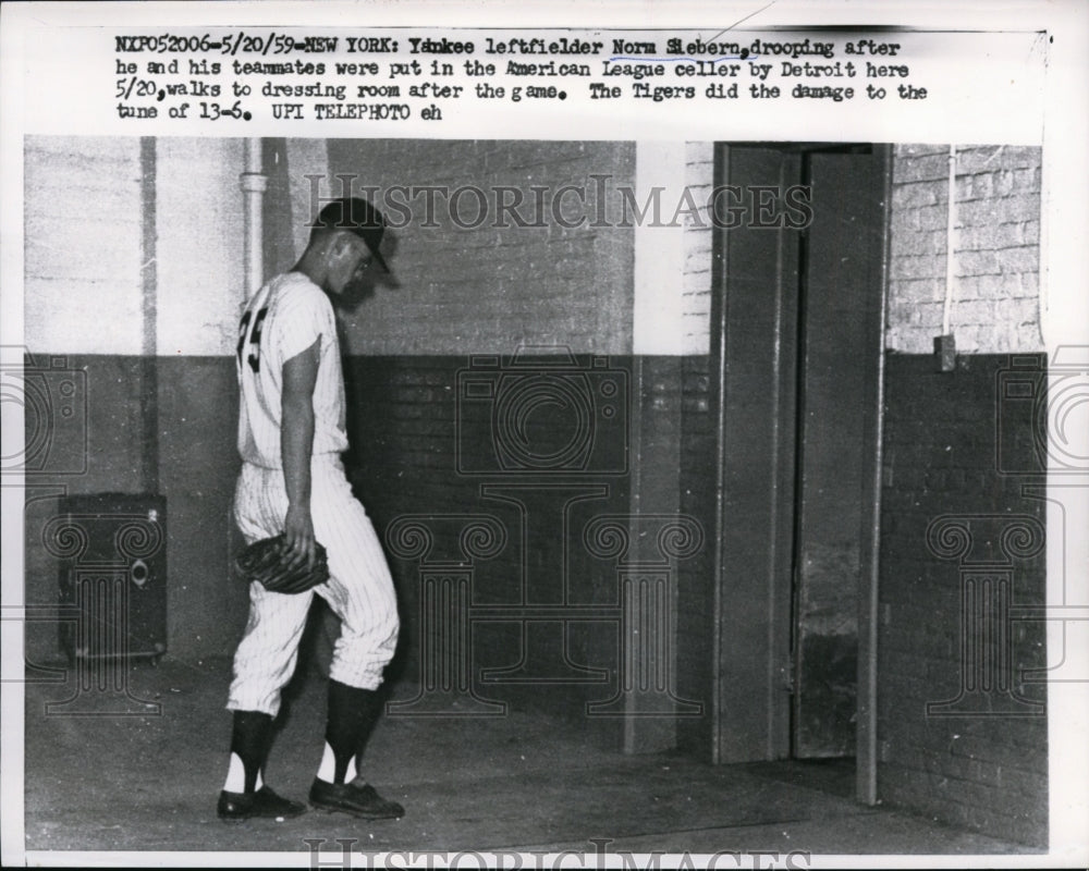 1959 Press Photo NYC Yankee left fielder Norm Sieberrn in dressing room- Historic Images