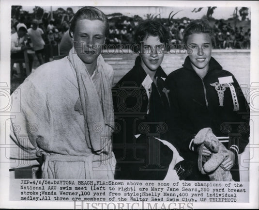 1956 Press Photo Daytona Beach Florida NAtl AAU swim,Mary J Sears, Wanda Werner- Historic Images