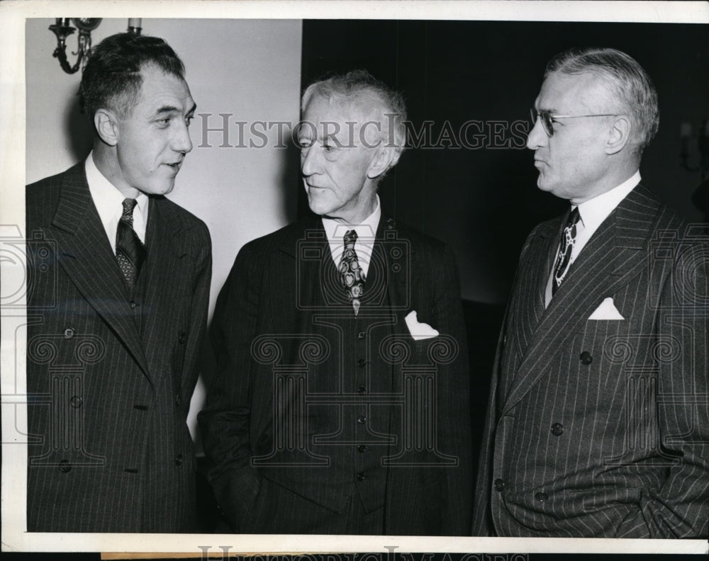 1943 Press Photo Chicago Judge Lenesaw Landis, baseball commissioner Ford Frick- Historic Images