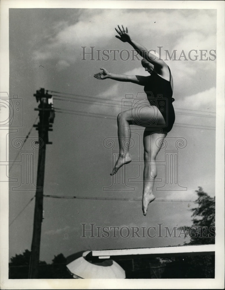 1936 Press Photo Helen Perry just before takeoff in diving - nes29766- Historic Images