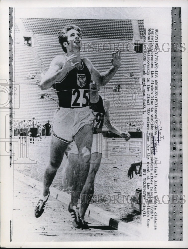 1969 Press Photo LA Calif Villanovas John Laquori in 1500 meter track- Historic Images