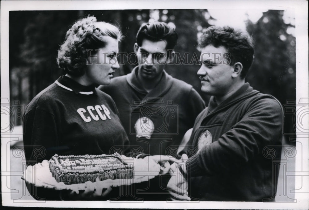 1952 Press Photo Helsinki Finland Russian discus Nina Romaschkova, Ferenc Klicks
