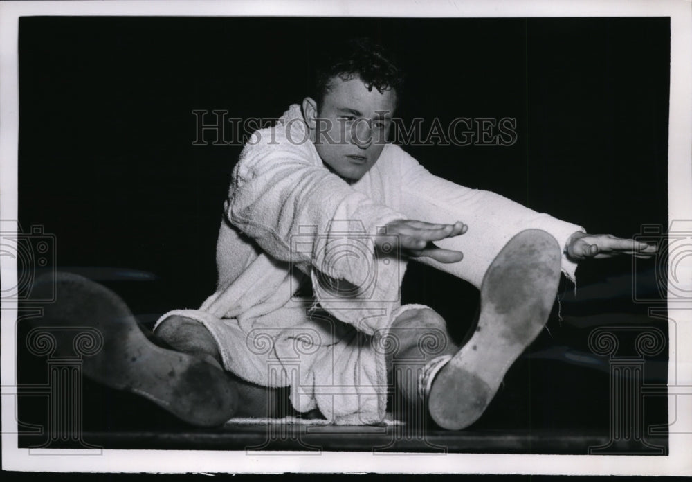 1953 Press Photo Wilton NY Middleweight contender Paddy Young training- Historic Images