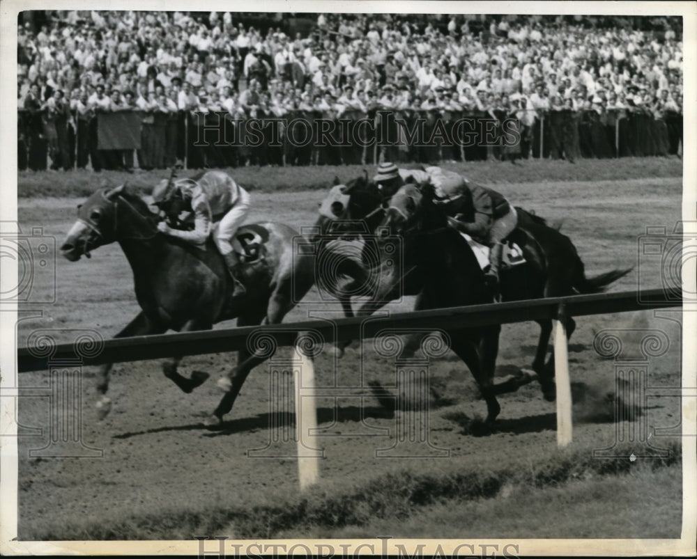 1943 Press Photo Jamaica track NY H Beasy on Water Pearl, J Longden on Chop Chop