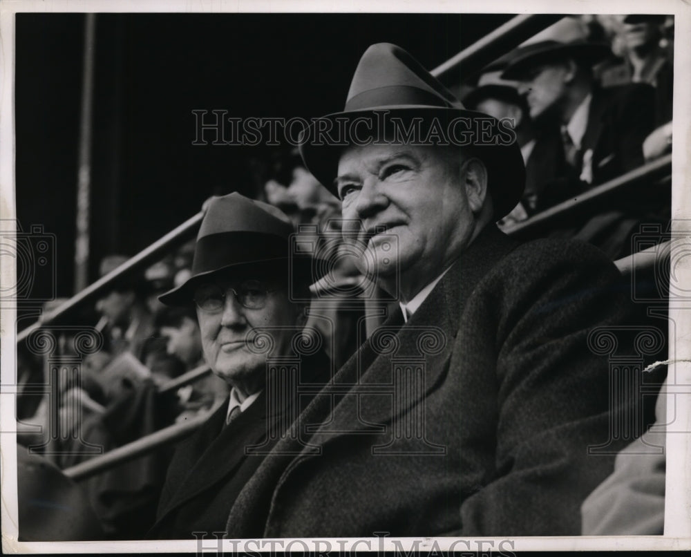 1943 Press Photo Ex President Herbert Hoover &amp; Gen James Harbord at World Series- Historic Images