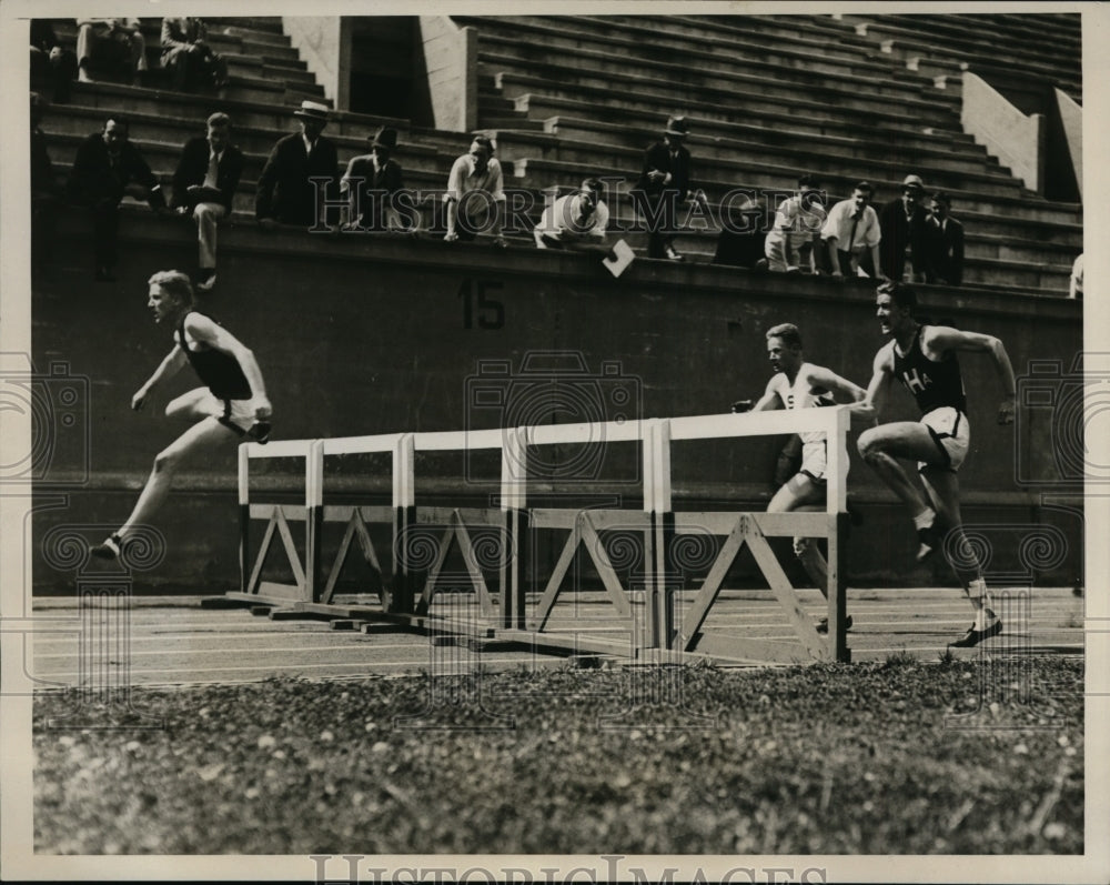 1933 Press Photo Yale Us George Lockwood wins IC4A hurdles, 15.3 seconds- Historic Images