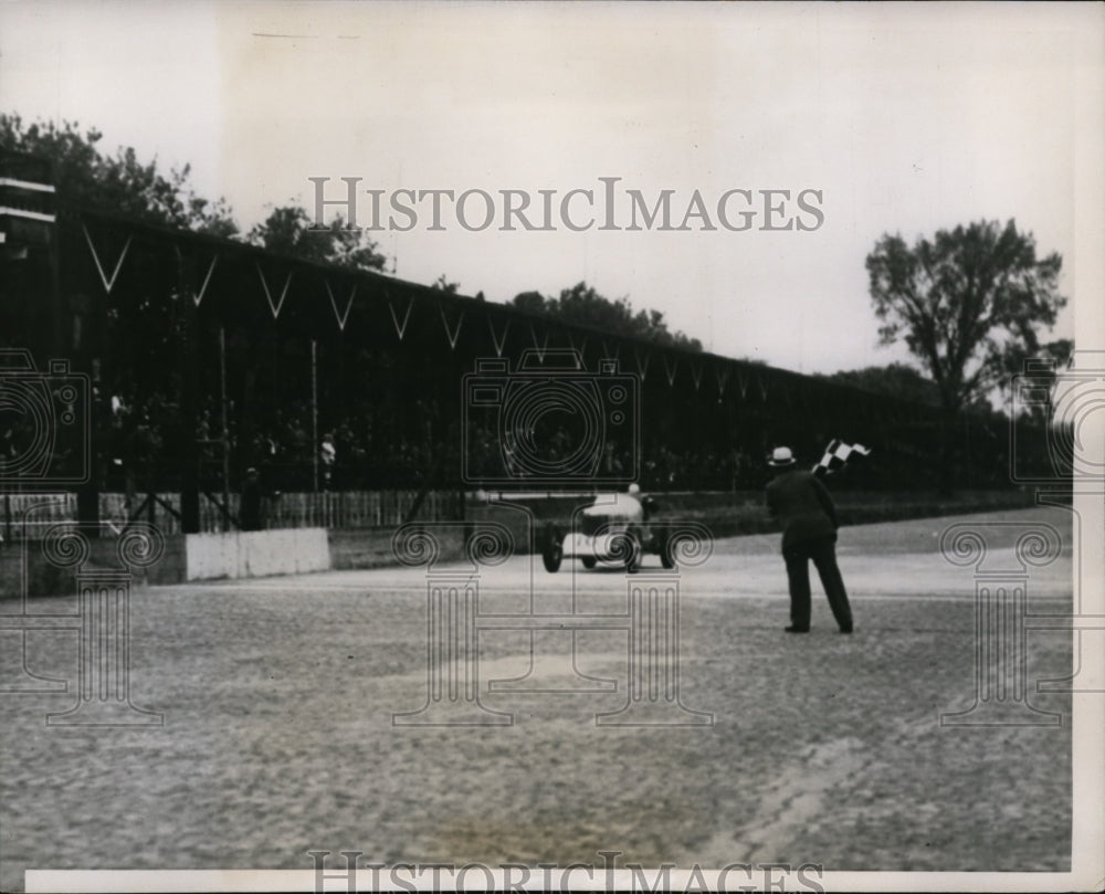 1937 Press Photo Wild Bill Cummings quailifies for Indy 500 - nes30370- Historic Images