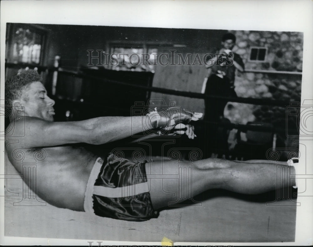 1962 Press Photo Elgin Ill Heavyweight champ Floyd Patterson at training- Historic Images