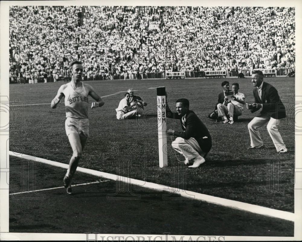 1934 Press Photo Butler U Ray Sears at Princeton track in 2 miles in 9:16.3- Historic Images