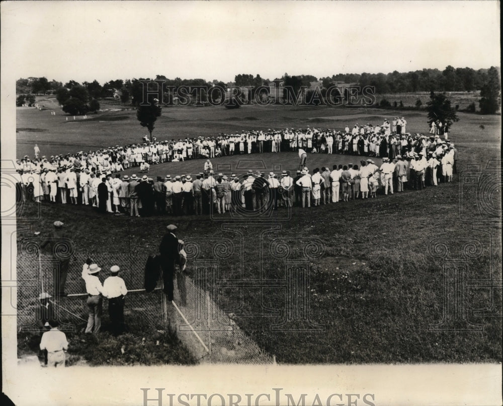 1928 Press Photo Large gallery of golf fans watch play at Indian Springs- Historic Images