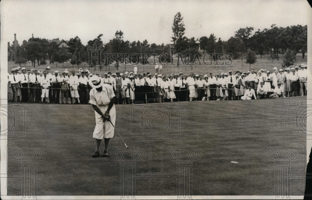 1930 Press Photo Johnny Lehman makes putt at Beverly Hills Country Club- Historic Images