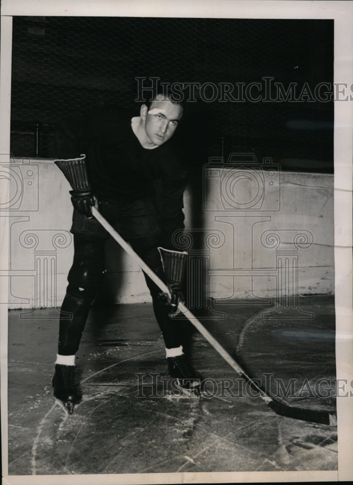 1936 Press Photo Princeton winter sports John T Bissell at hockey - nes30848- Historic Images