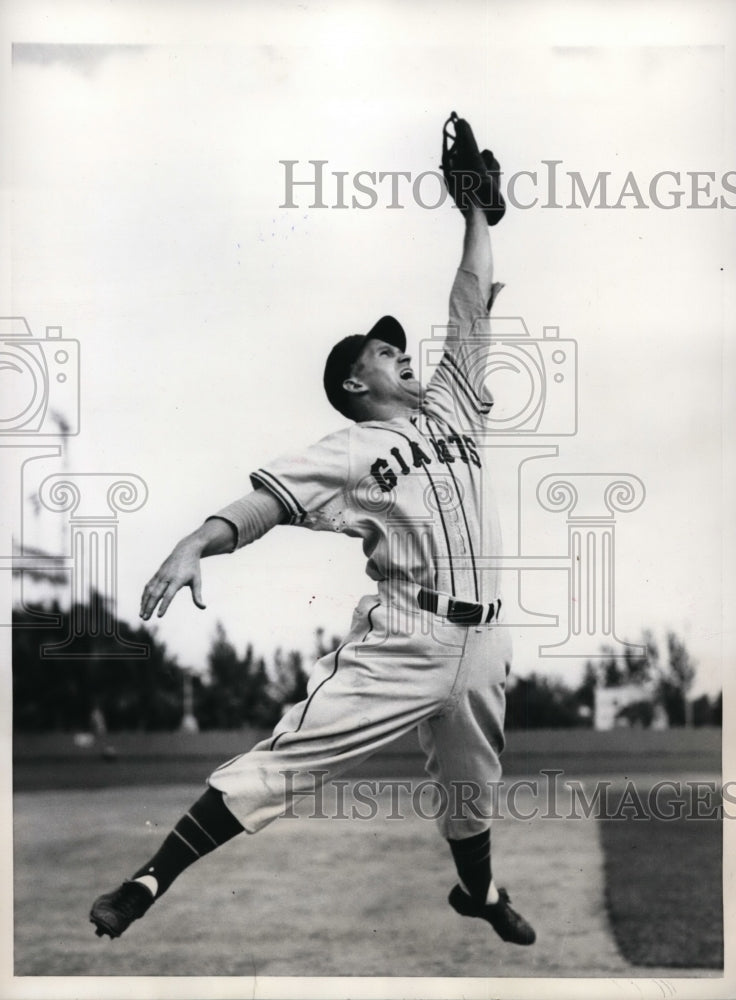 1946 Press Photo Miami Fla Giants George Hausman at Spring training - nes30854- Historic Images