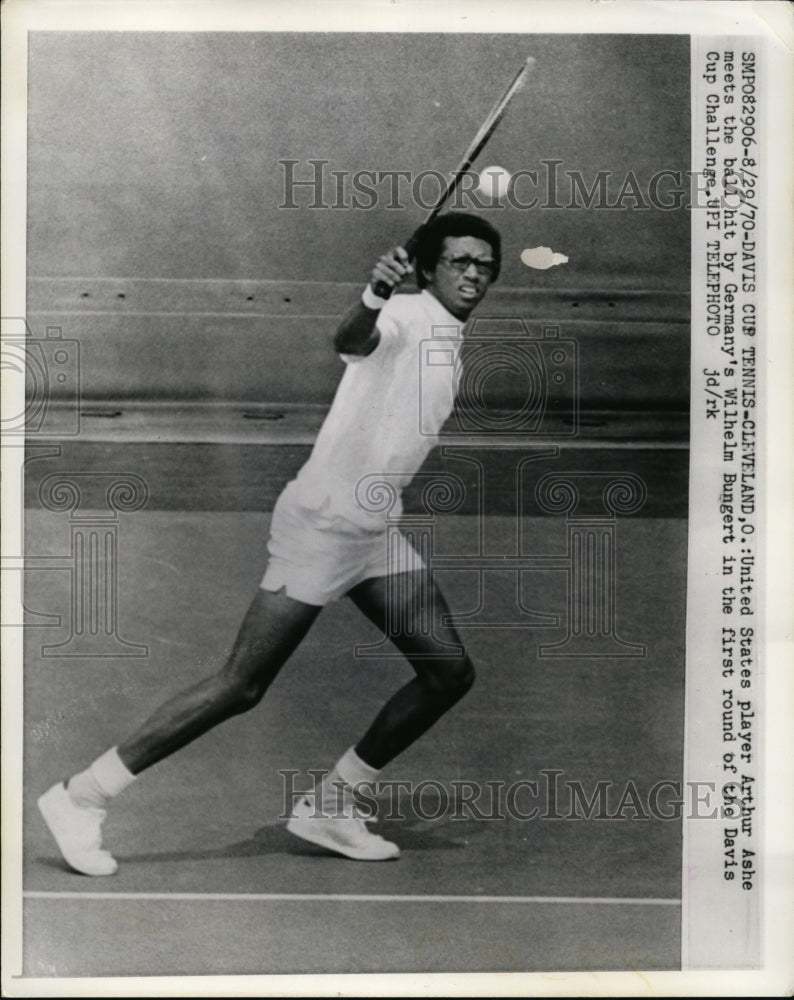 1970 Press Photo Davis Cup tennis in Cleveland Arthur Ashe vs Wilhelm Bungert- Historic Images