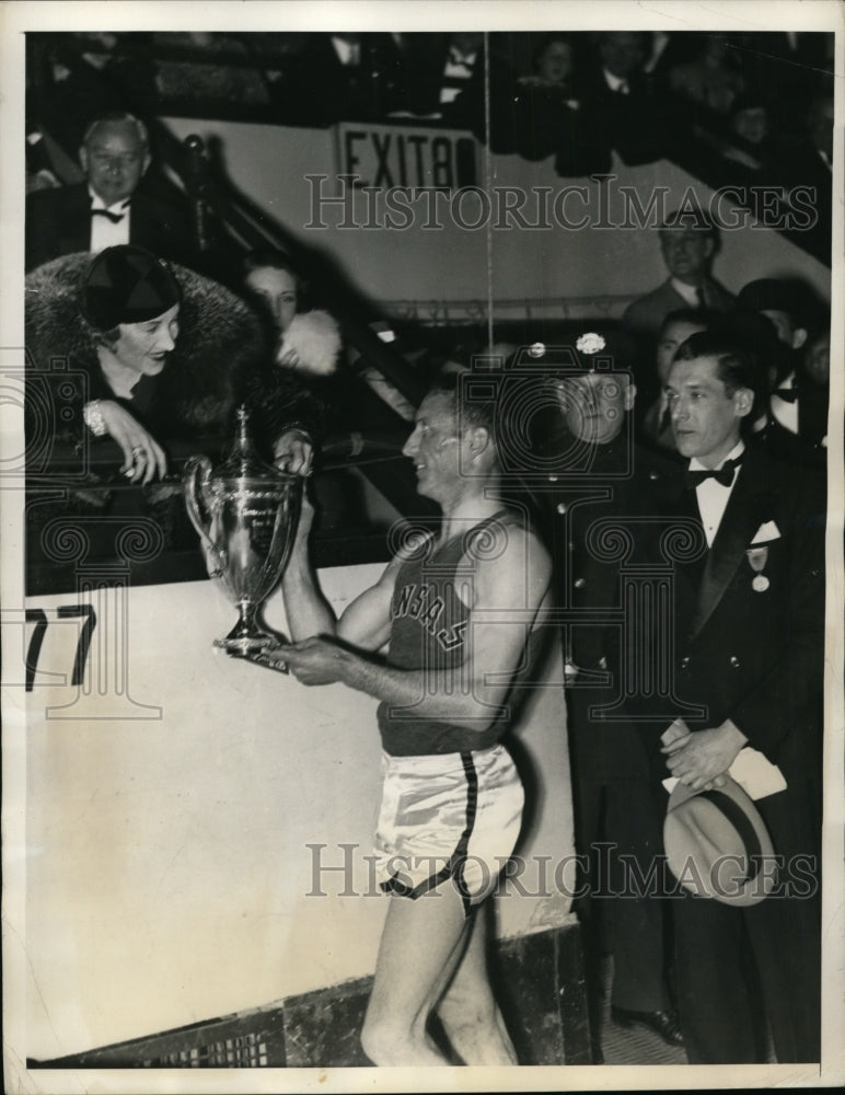 1934 Press Photo Glenn Cunningham wins Wanamaker mile at Millrose meet- Historic Images