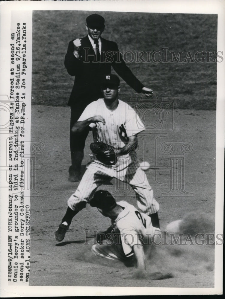 1949 Press Photo NYC Johnny Lipon of Tigers out at 2nd vs Yankees G Coleman- Historic Images