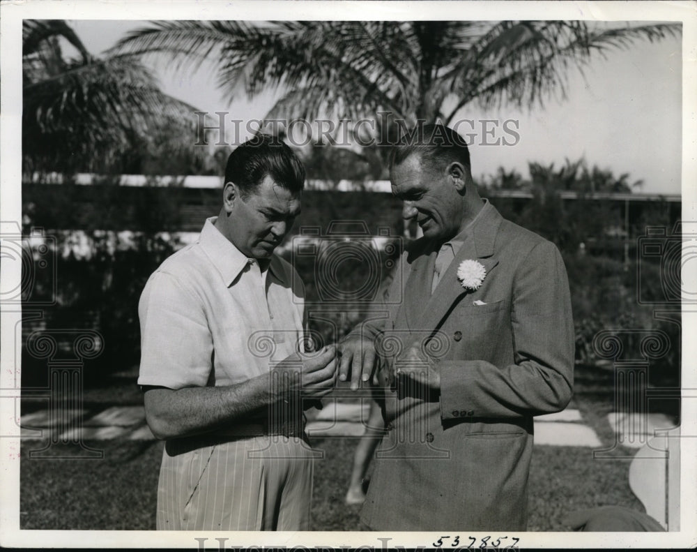 1940 Press Photo Miami Beach Fla Jack Dempsey &amp; Giants Rube Marquard - nes31093- Historic Images