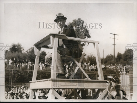 1933 Press Photo Ellsworth Vines National singles tennis champ in Pasadena Calif- Historic Images