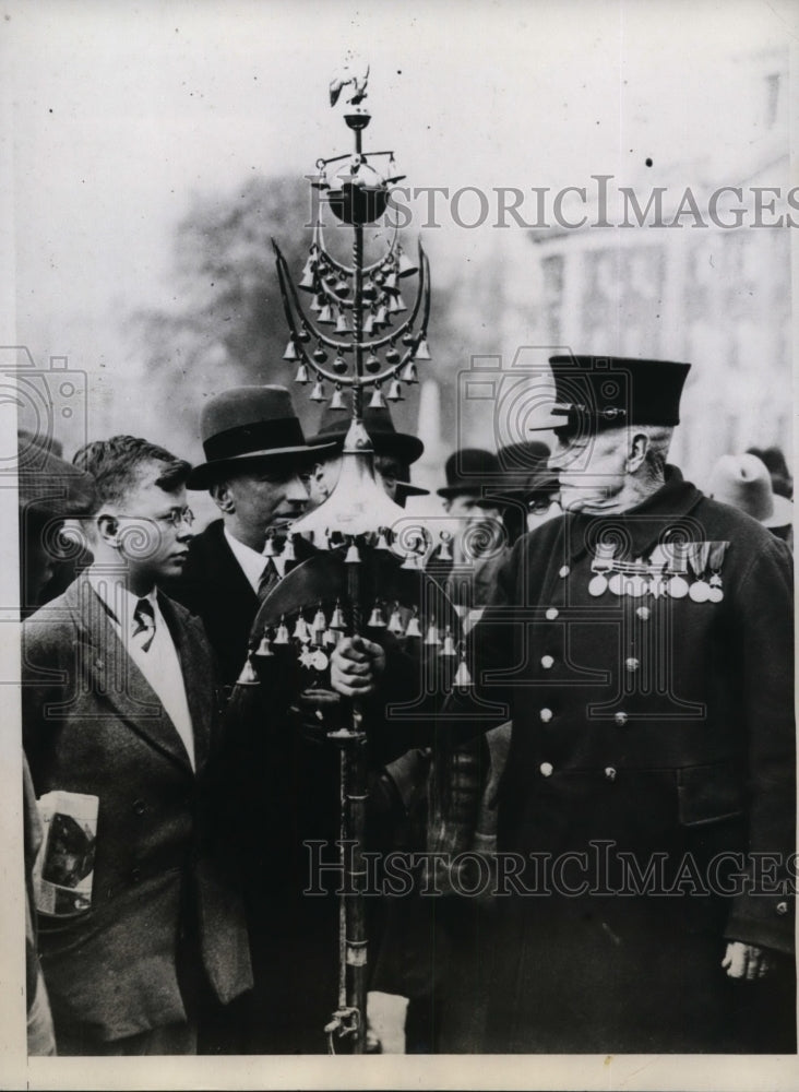 1934 Press Photo Jingling Johnny war relic paraded through London - nes31247- Historic Images