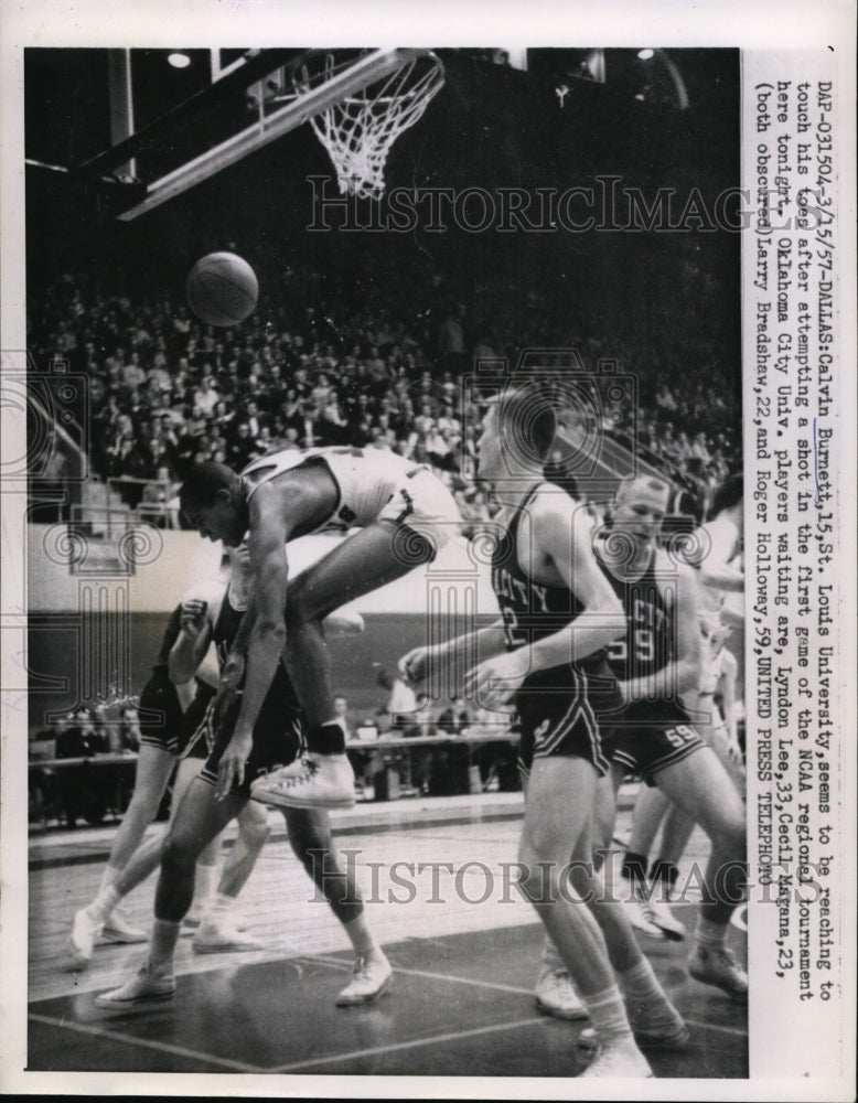 1957 Press Photo Calvin Burnett of St Louis University attempts shot - nes31270- Historic Images