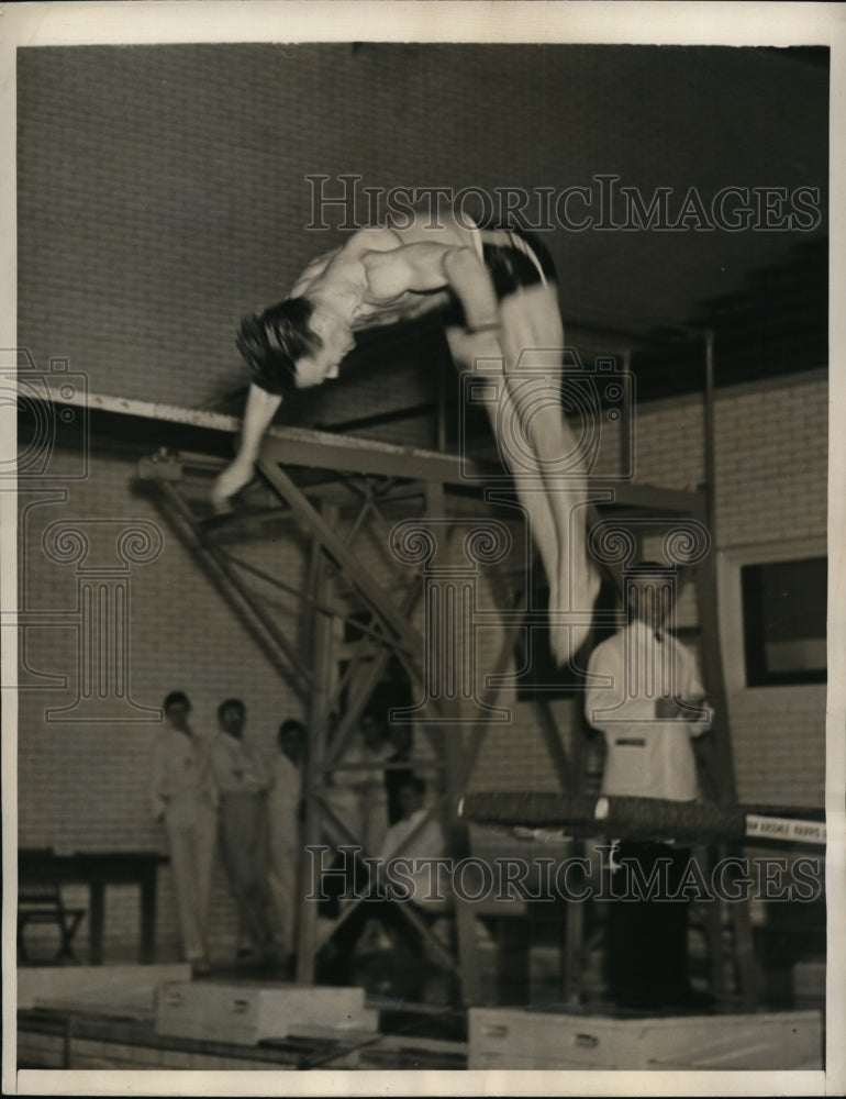 1940 Press Photo James Cooke qualifies for One Meter Diving Event - nes31292- Historic Images