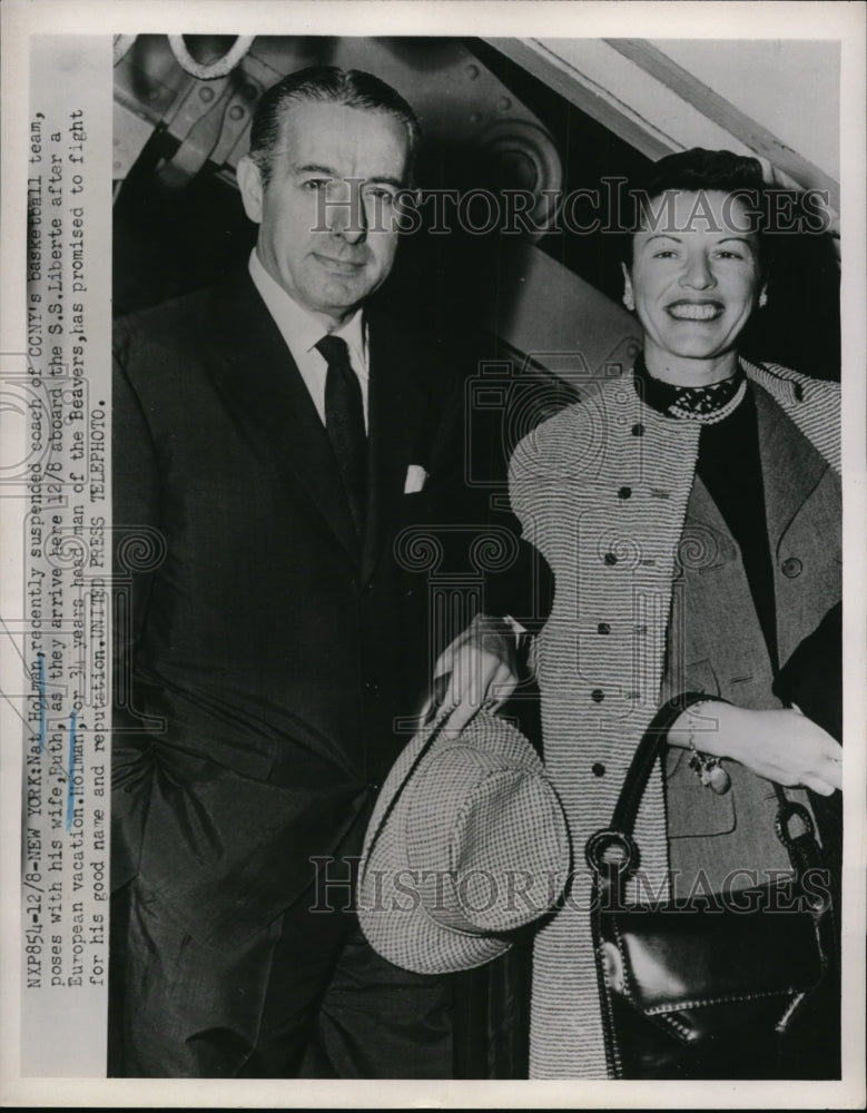 1952 Press Photo NYC Nat Holman &amp; wife Ruth coach of CCNY basketball - nes31400- Historic Images