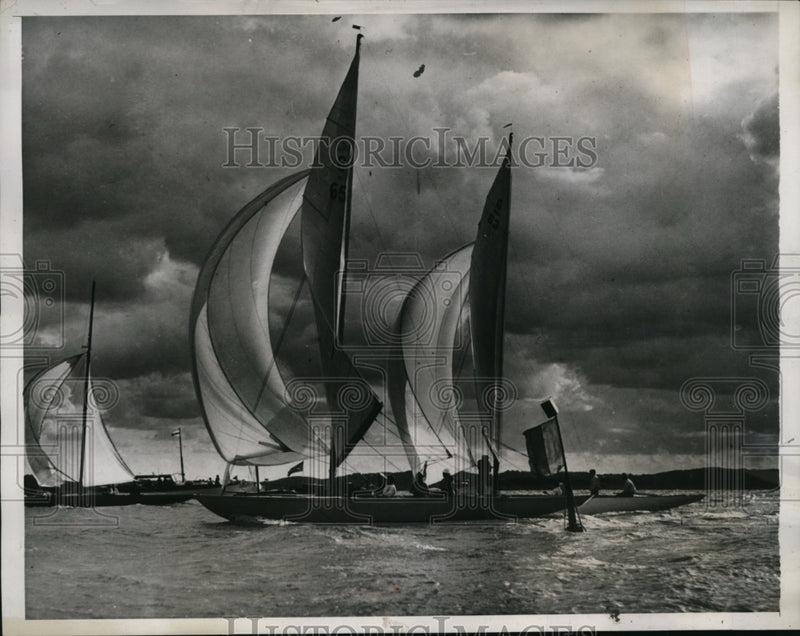 Load image into Gallery viewer, 1935 Press Photo Challenge Swallow during Cubitt Cup race in Bermuda - nes31532
