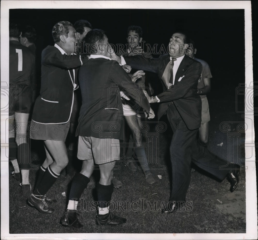 1952 Press Photo Mexico City Gerardo Rocha rt of Brazil Embassy hits MacDougal i