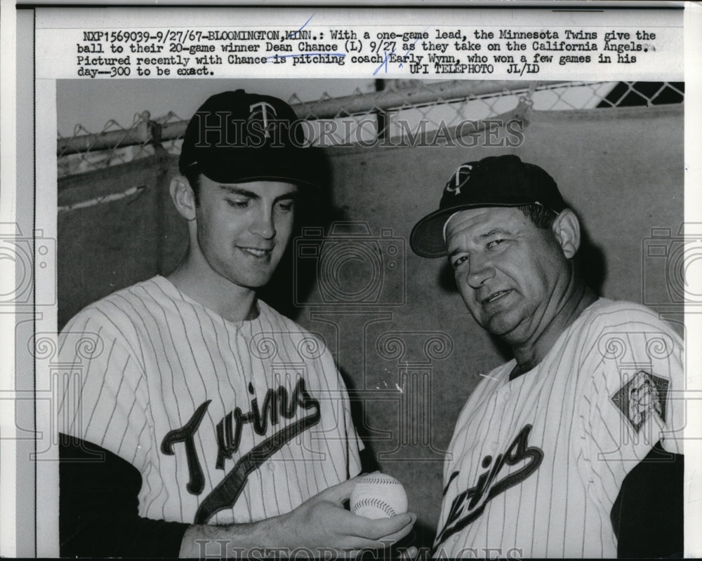 1967 Press Photo Minn Twins Dean Chance &amp; pitching coach Earky Wynn - nes31687- Historic Images