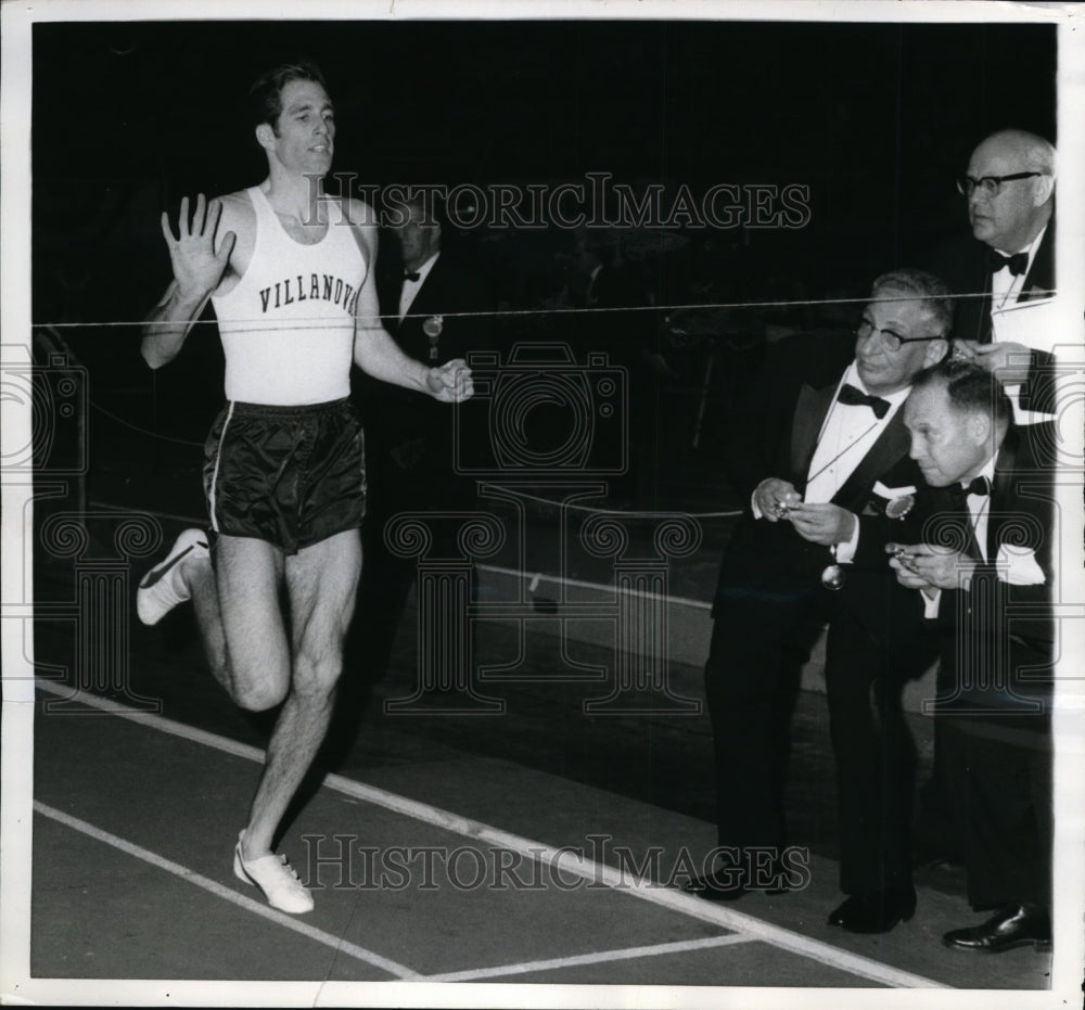 1969 Press Photo NYC Martt Liquori in 10th NCAA indoor track mile - nes31692- Historic Images