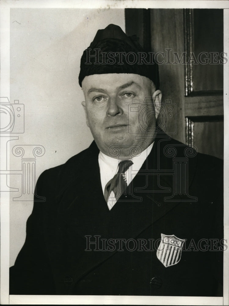 1947 Press Photo Olympic champion bobsledder John Fox aboard SS America- Historic Images