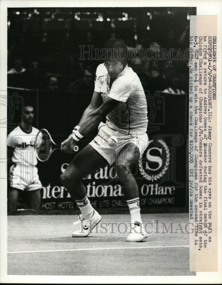 1984 Press Photo Jimmy Connors fires return to Andres Gomez of Ecuador- Historic Images