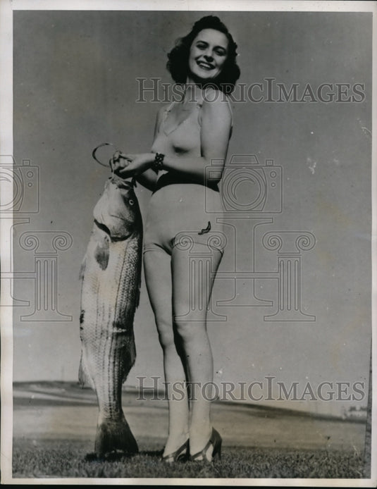 1938 Press Photo Evelyn Cook displays 37 pound bass - nes31933- Historic Images