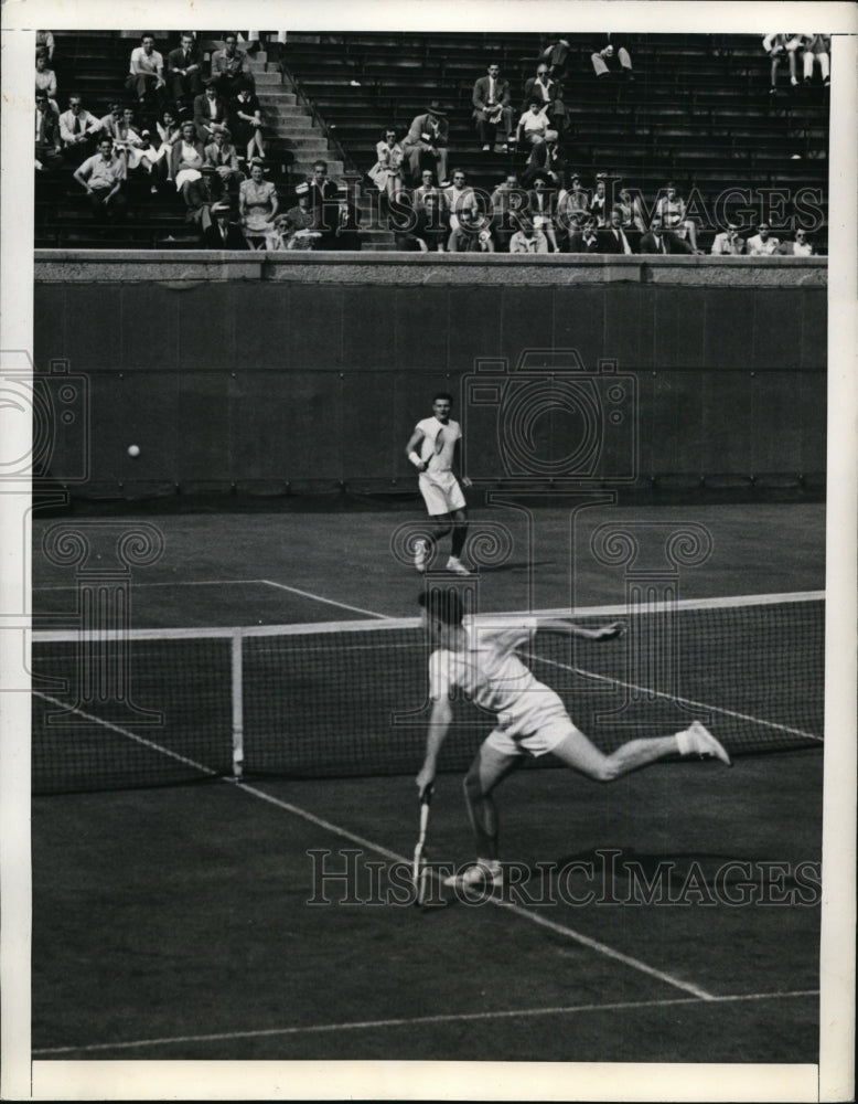 1942 Press Photo Ted Schroeder &amp; Russell Bobbitt play in amateur tournament- Historic Images