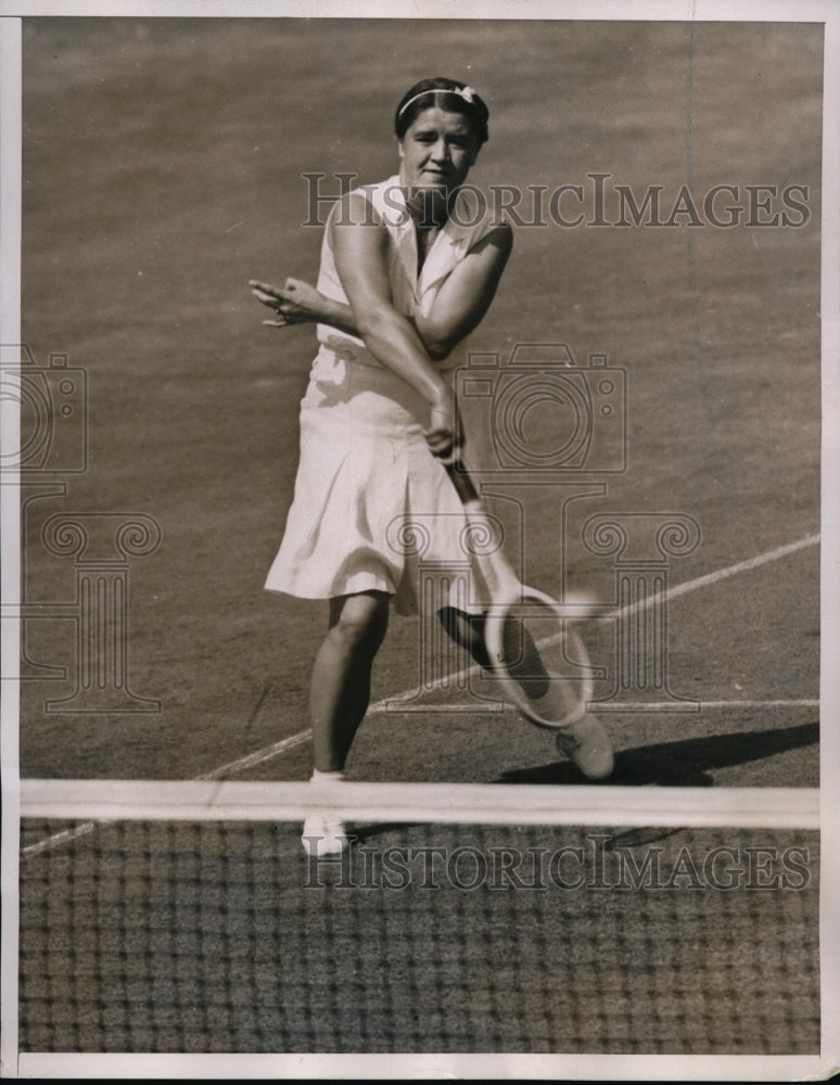 1937 Press Photo Jadwiga Jedrzejewska in action against Evelyn Dearman- Historic Images