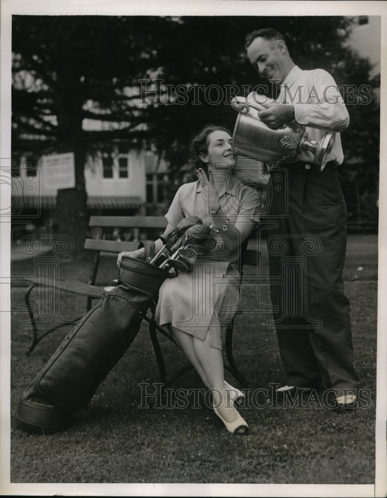 1938 Press Photo PGA Champ Danny Shute gives Mrs Shute drink from cup- Historic Images