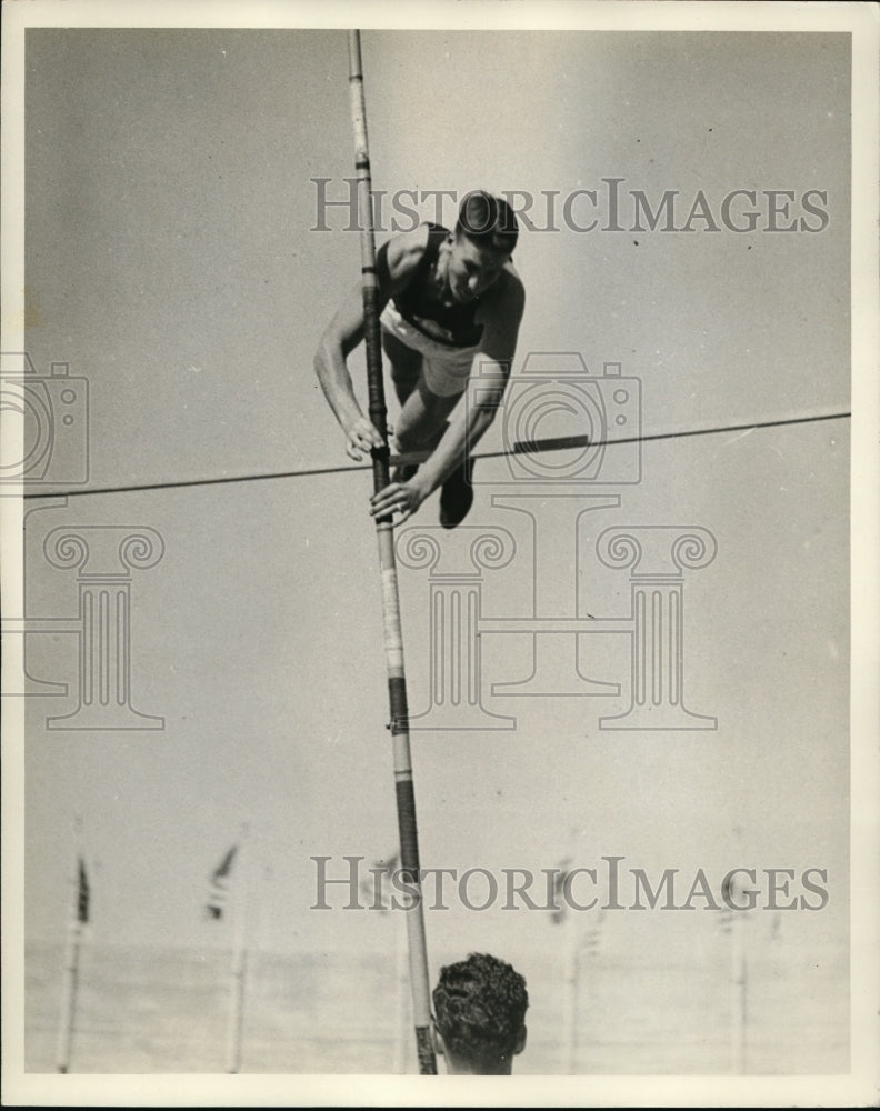 1928 Press Photo Jack Williams finishes in second place for Olympic team- Historic Images