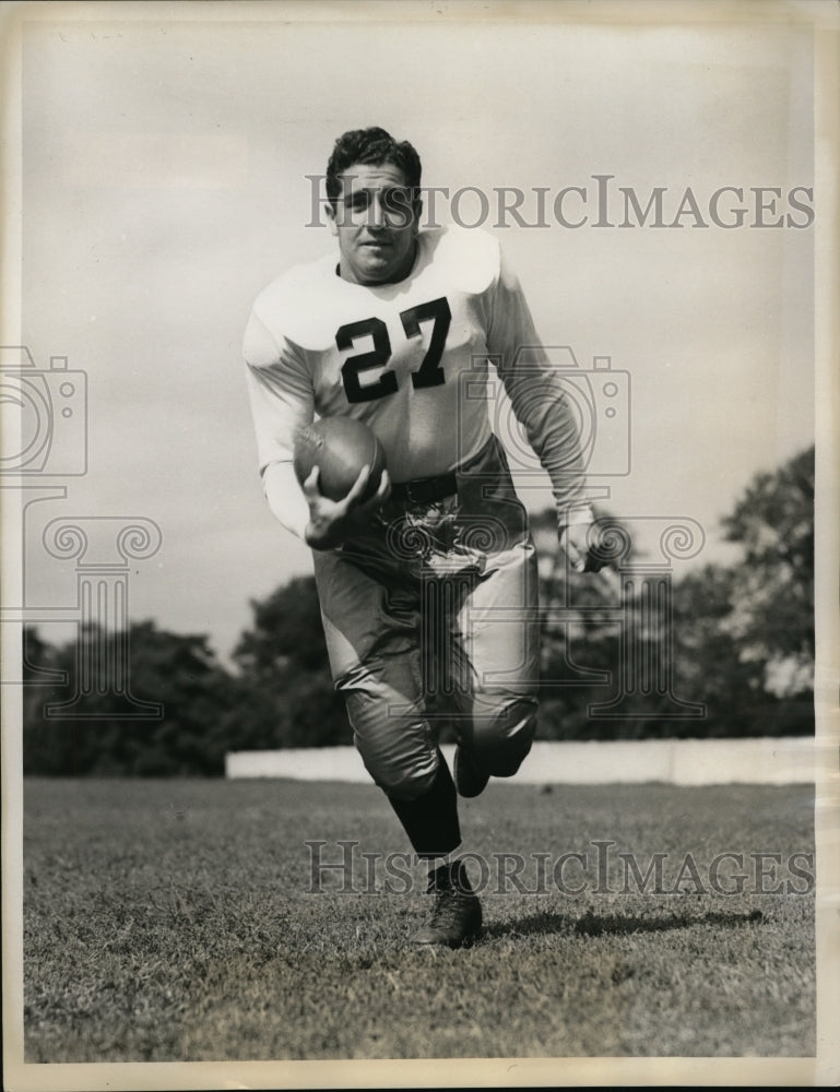 Load image into Gallery viewer, 1940 Press Photo Fordham University Quarterback Angelo Fortunato - nes32153
