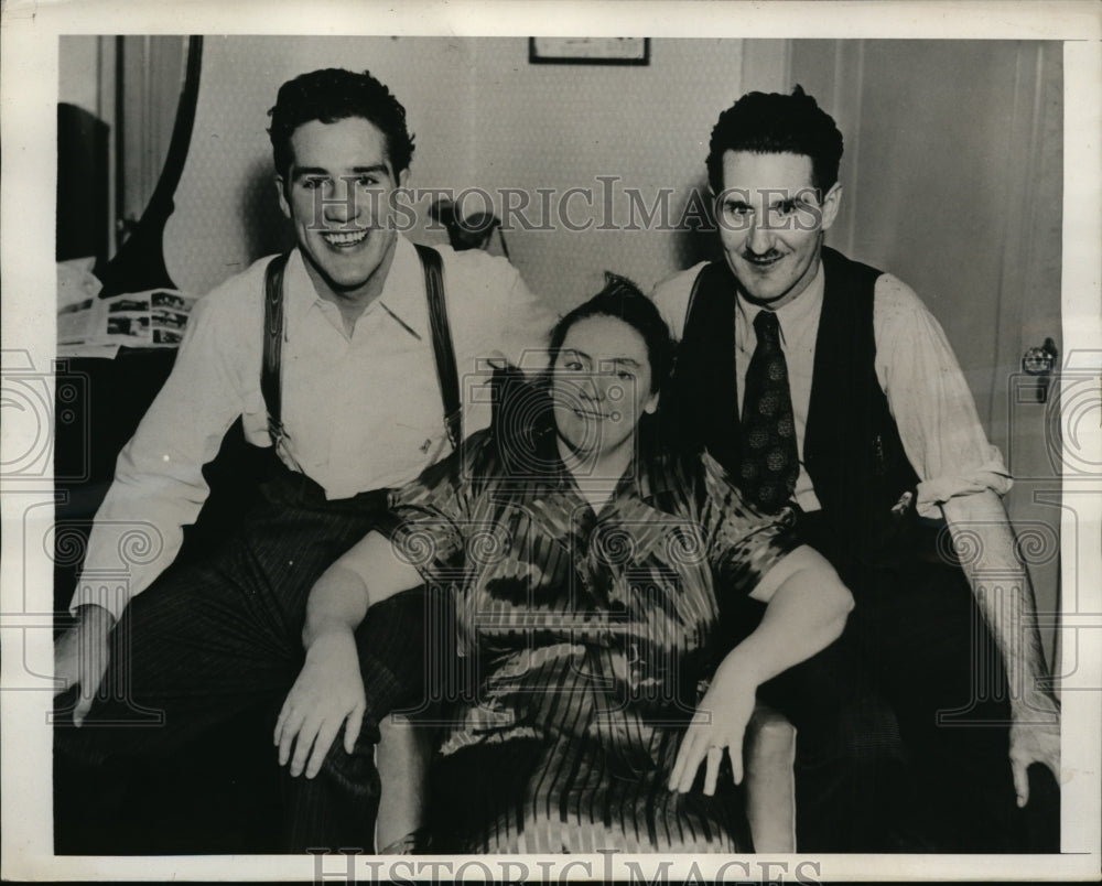 1940 Press Photo Pittsburgh Pa Boxer Billy Cohn &amp; parents at home - nes32322- Historic Images