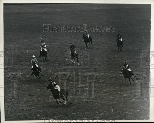 1937 Press Photo Old Westbury US polo champs Mike Phipps scores - nes32348- Historic Images