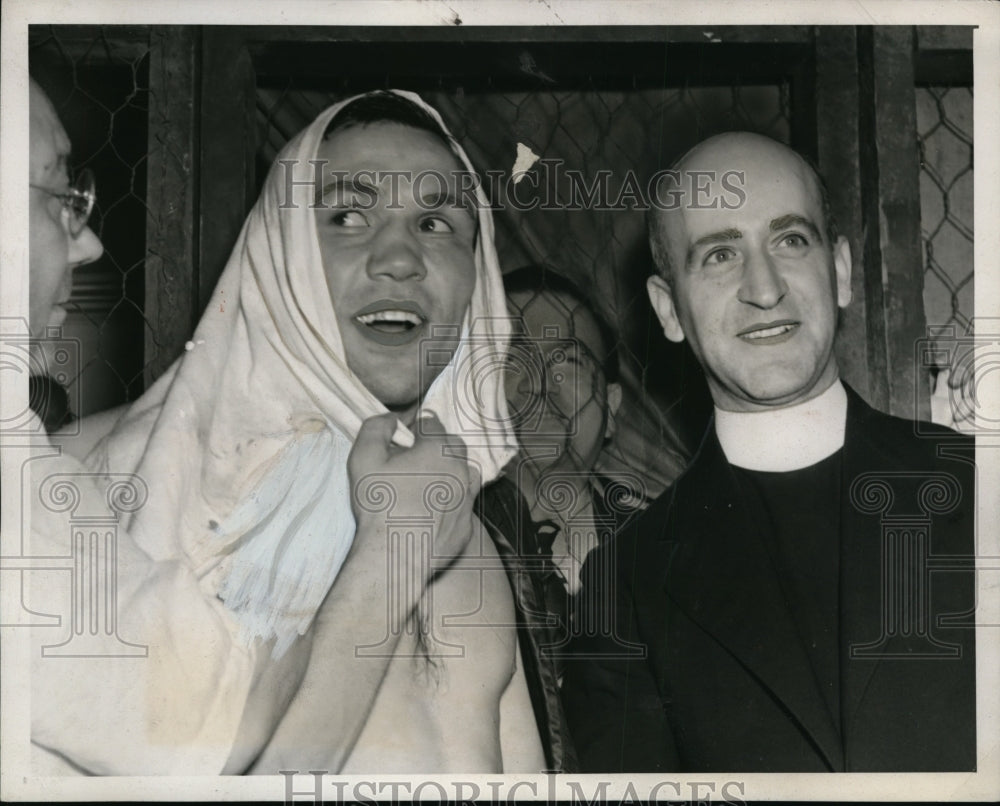 1939 Press Photo NYC Lou Ambers Father Gustave Purificato his pastor - nes32394- Historic Images