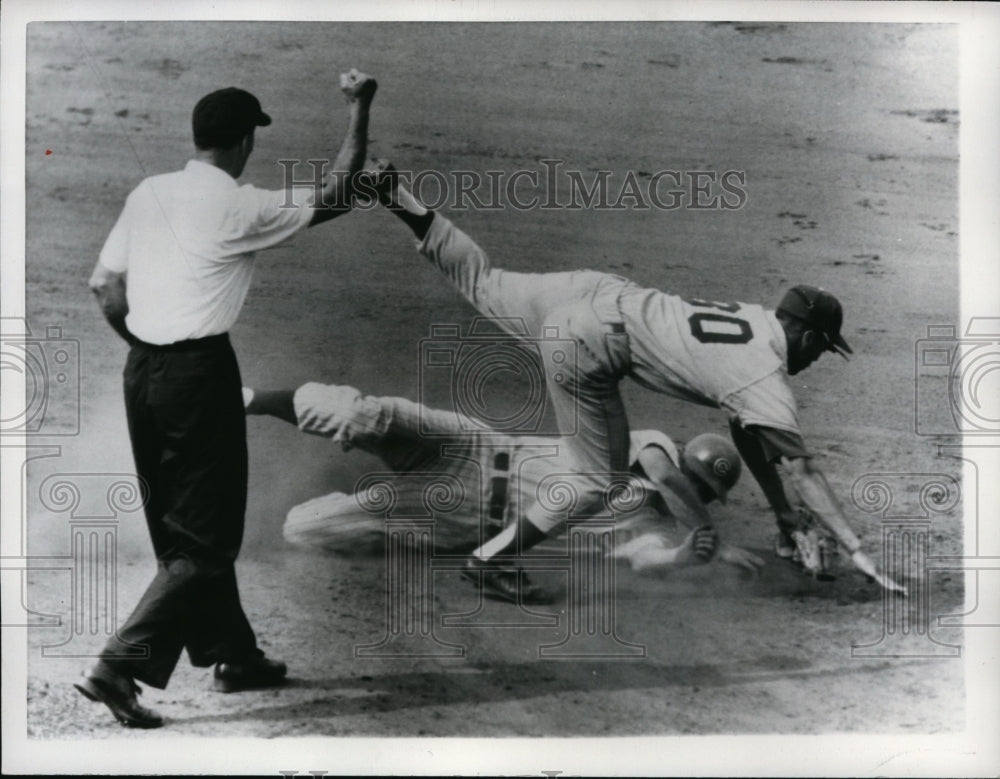 1961 Press Photo Cubs Al Heist vs Dodger Maury Wills - nes32410- Historic Images