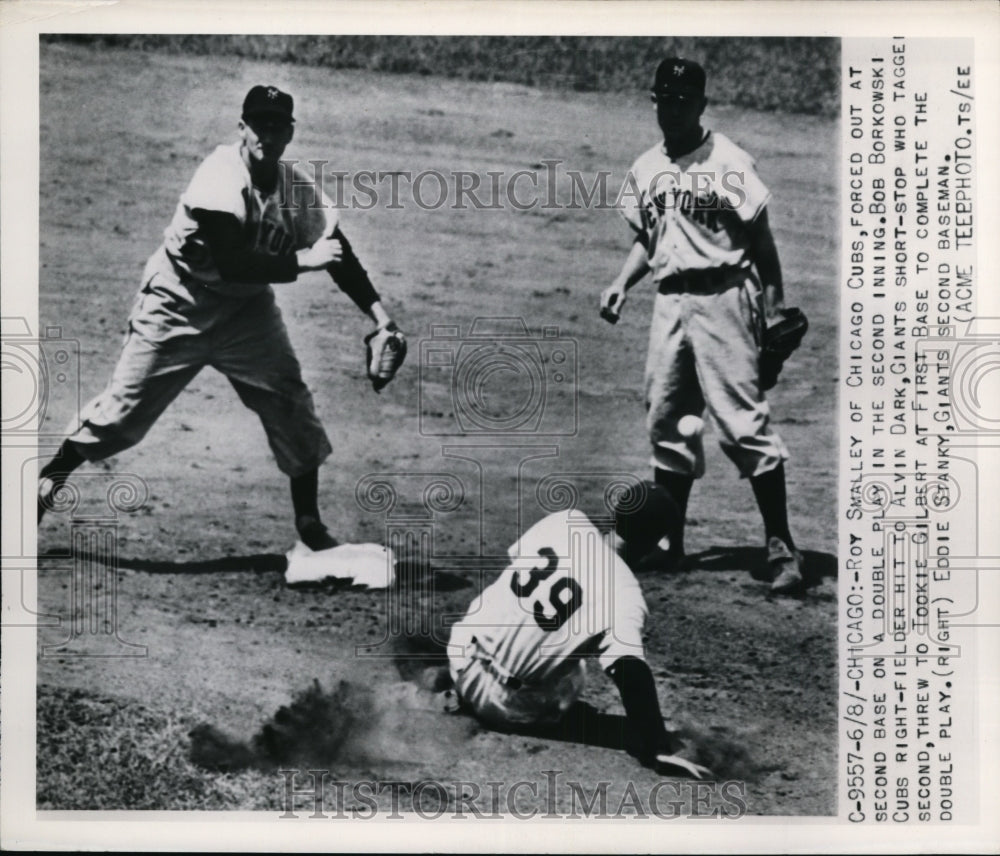 1950 Press Photo Chicago Roy Smalley of Cubs out at 2nd vs GiantsAl Dark- Historic Images