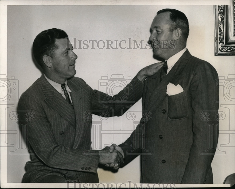 1938 Press Photo Cubs Vice President Charles Grimm congratulates Hartnett- Historic Images