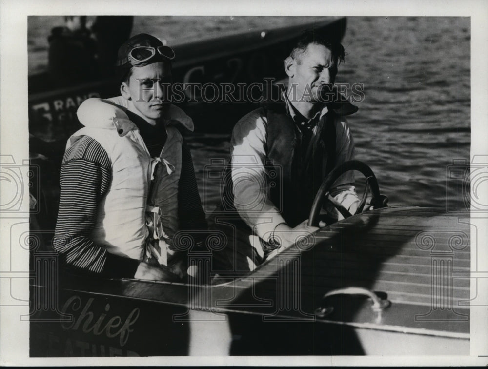 1933 Press Photo AE Blohm at wheel of Big Chief Redfeather set world record- Historic Images