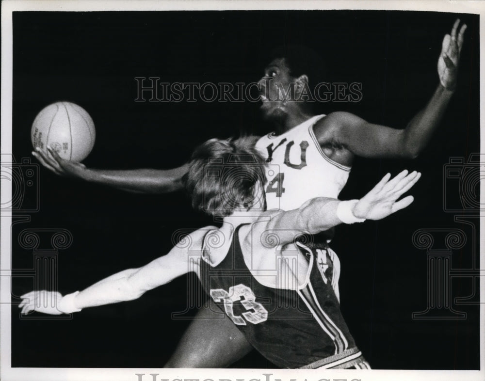 1969 Press Photo NYUs Andy Chapell blocked by Princetons Bob Ryder - nes32579- Historic Images