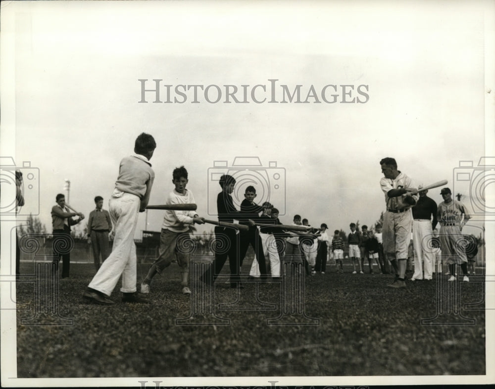 1936 Press Photo Former Brooklyn manager Max Carey gives students lesson- Historic Images