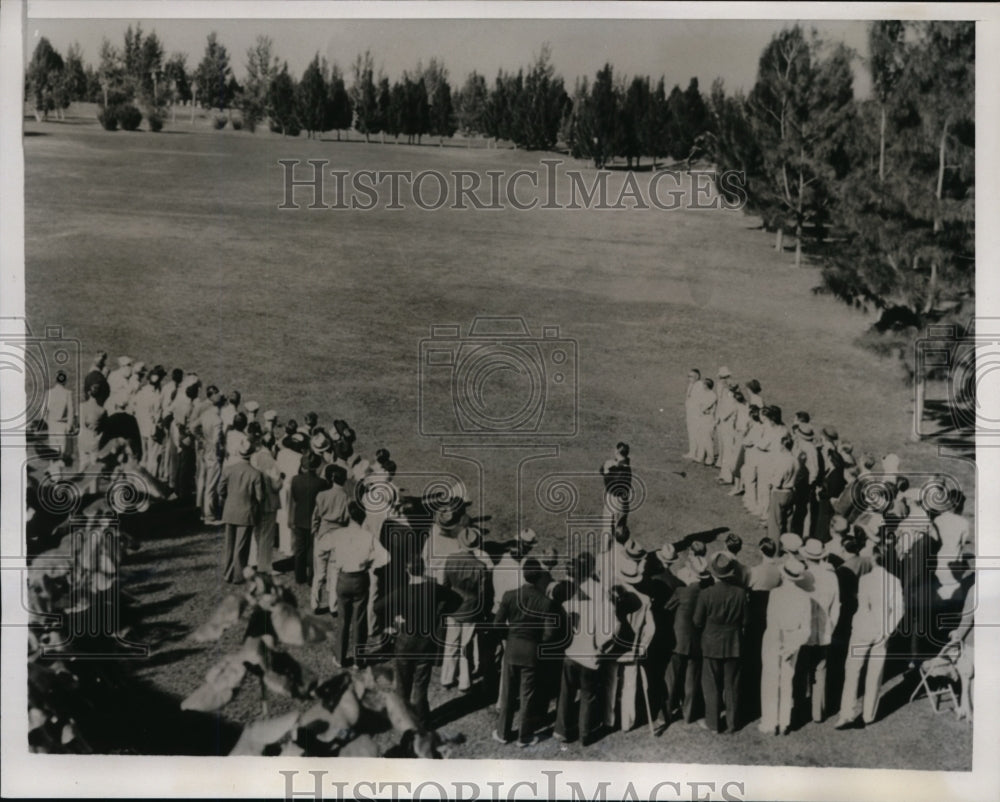 1938 Press Photo Gallery watches Harold McSpaden drive from 12th green- Historic Images