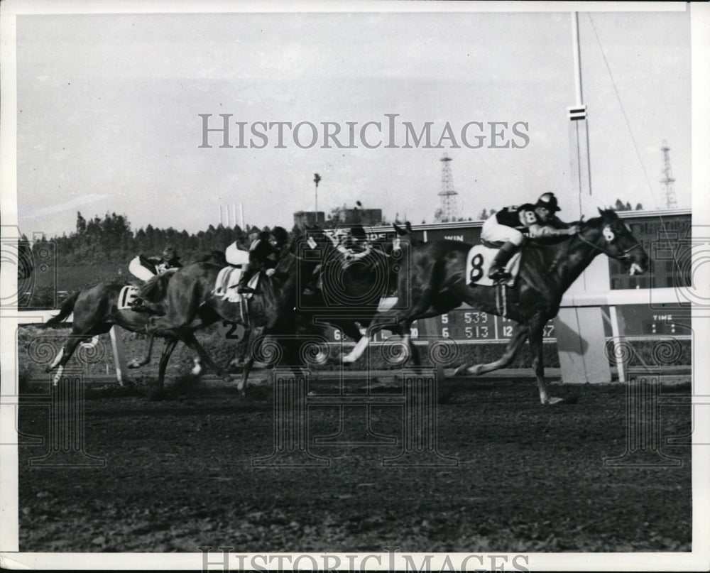 1941 Press Photo Hysterical with Eugene Rodriguez up wins Premiere Handicap- Historic Images